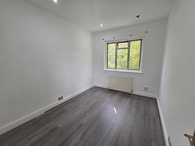 Modern 2-Bedroom Split-Level Flat – Streatham Hill