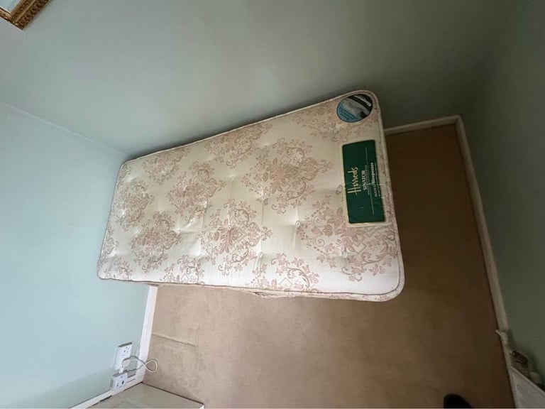 Single bed 3ft - free to collect
