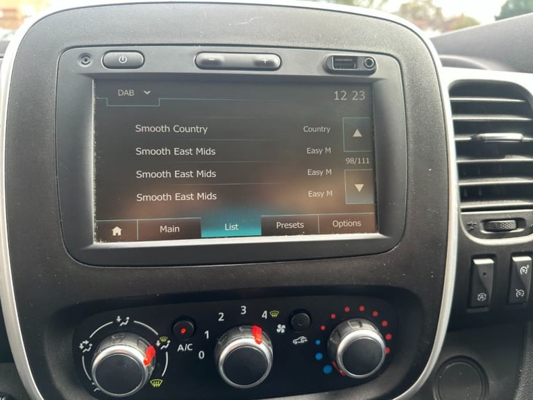 Renault Trafic SL28 ENERGY dCi 120 Business 9 Seater Diesel