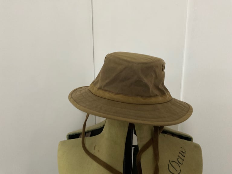 Mens genuine Tilley Outback  canvas hat