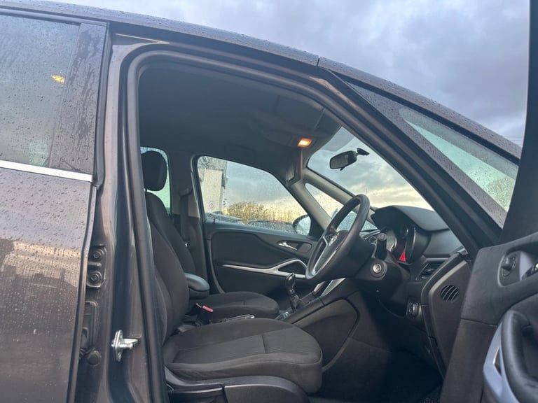 2015 Vauxhall Zafira 1.4T Tech Line 5dr MPV PETROL Manual