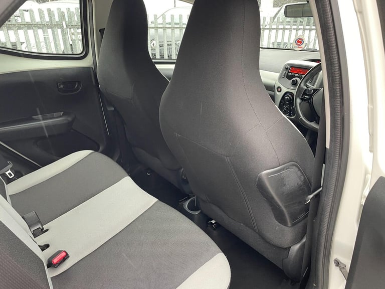  Toyota AYGO 1.0 VVT-i x-play Euro 5 5dr Euro 5 Petrol Manual