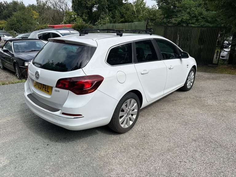 2013 Vauxhall Astra 1.7 CDTi 16V ecoFLEX SE 5dr SPARES IR REPAIRS ESTATE Diesel Manual - Image 4
