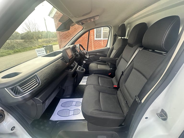 2022 Renault Trafic 2.0 dCi Blue LL30 Sport L2 H1 Euro 6 (s/s) 5dr PANEL VAN Diesel Manual