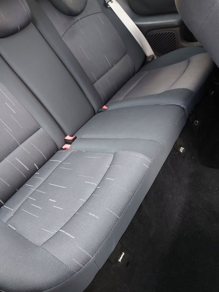 Renault Clio very low mileage - Image 6