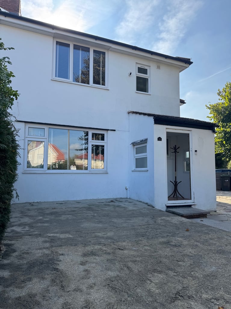 4 BEDROOM HOUSE 3500 PCM N9 9NQ