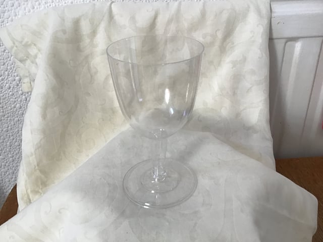 5 oz wine glasses. Reusable/disposable/recyclable plastic. £1 for25 glasses  | in Buckfastleigh, Devon | Gumtree