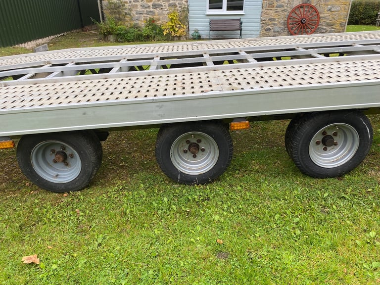Heavy duty tri-axle 17x7ft 3.5 ton trailer 