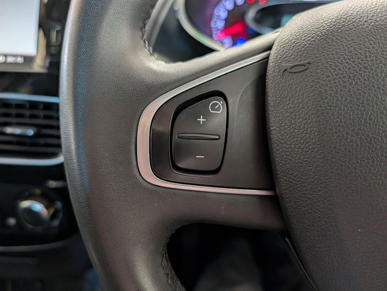 2019 Renault Clio 0.9 TCe Iconic Euro 6 (s/s) 5dr HATCHBACK Petrol Manual