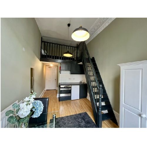 Doube Mezzanine Studio in St Stephen's Gardens, Notting Hill, W2 5QU **Bills Inc**