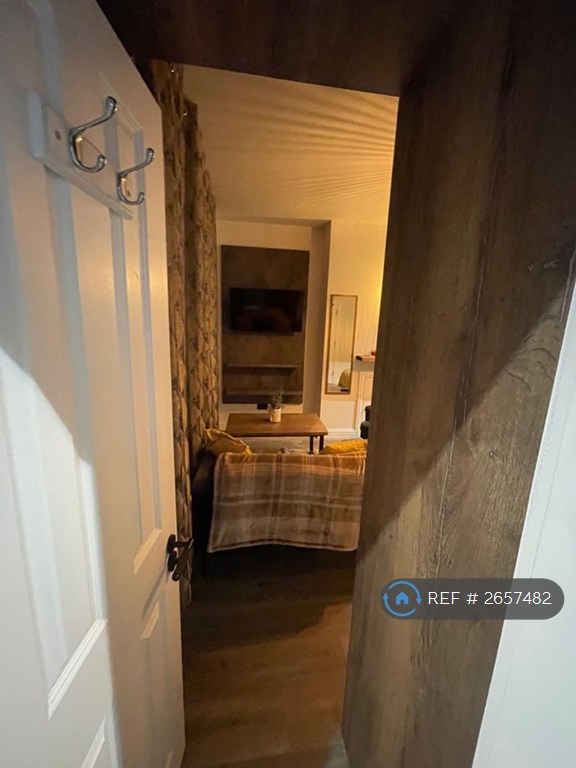 1 bedroom in Stanley Road, Enfield, EN1 (#2657482)