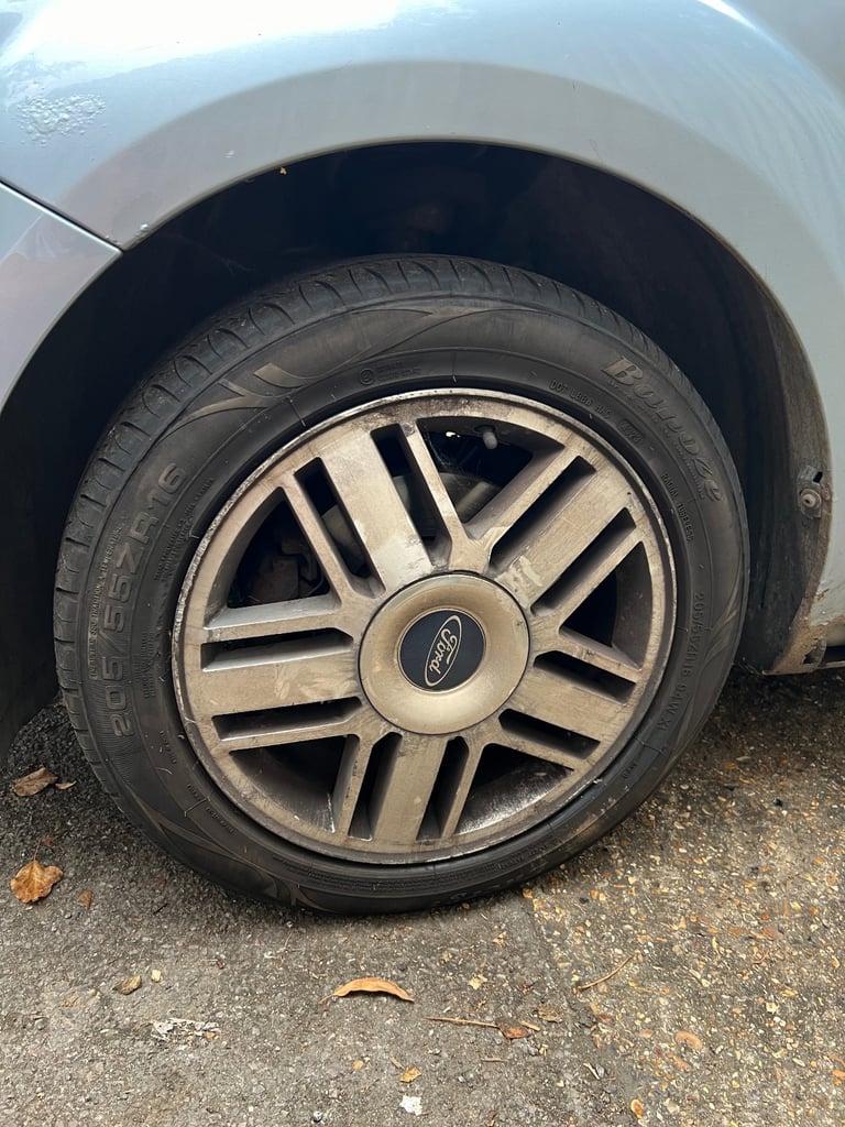 Ford focus ghia alloy wheels 16”