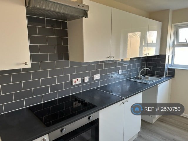 1 bedroom flat in Maypole Green Road, Colchester, CO2 (1 bed) (#2678753)