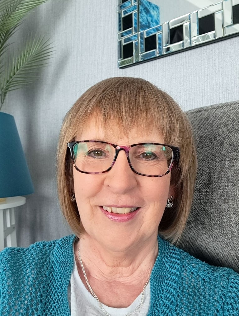 Primary school tutor - 32 years teaching experience