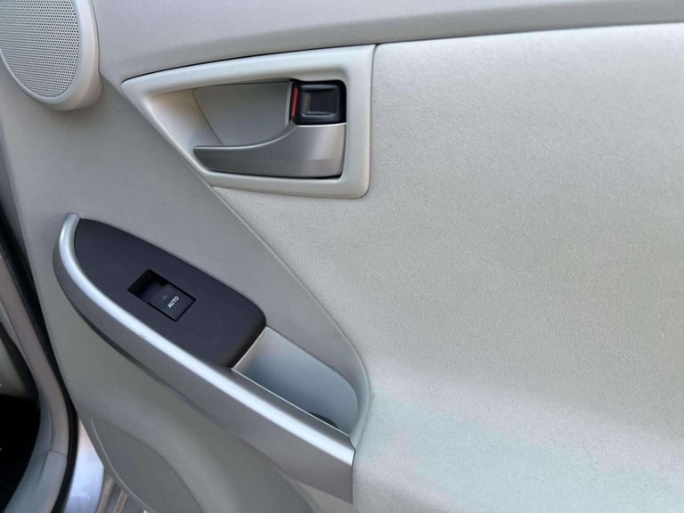 2013 Toyota Prius  1.8 VVT-h T Spirit CVT Euro 5 (s/s) 5dr Hatchback HYBRID ELECTRIC Automatic