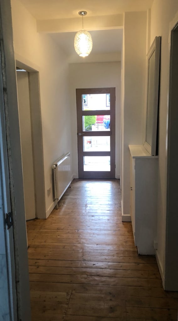 Lovely unfurnished 2 bedroom flat a Lawside Rosd 