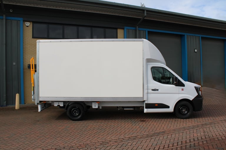 RENAULT MASTER ADVANCE 150BHP 4.1 METER LUTON VAN WITH TAIL LIFT BRAND NEW MODEL