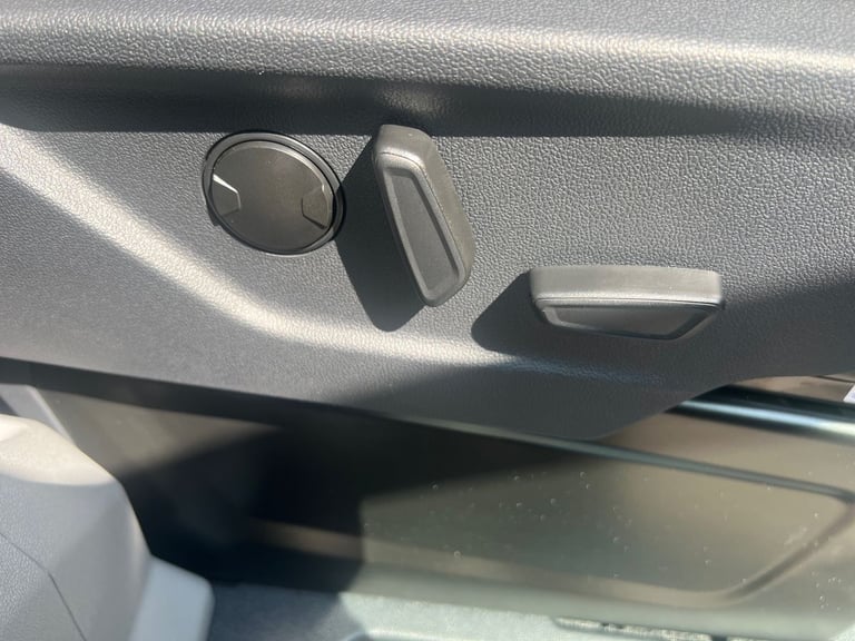 2025 Ford Tourneo Custom E-Tourneo Custom Titanium X Bus M1 340 L1 65kWh 160kw 218 RWD 1 Speed Au...