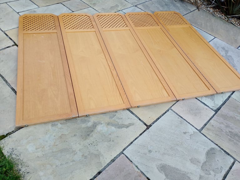 Wooden privacy screen room divider