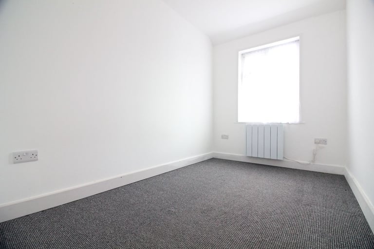 HUGE REFURBISHED TWO BED MAISONETTE- FELTHAM HANWORTH HOUNSLOW HEATHROW HAMPTON