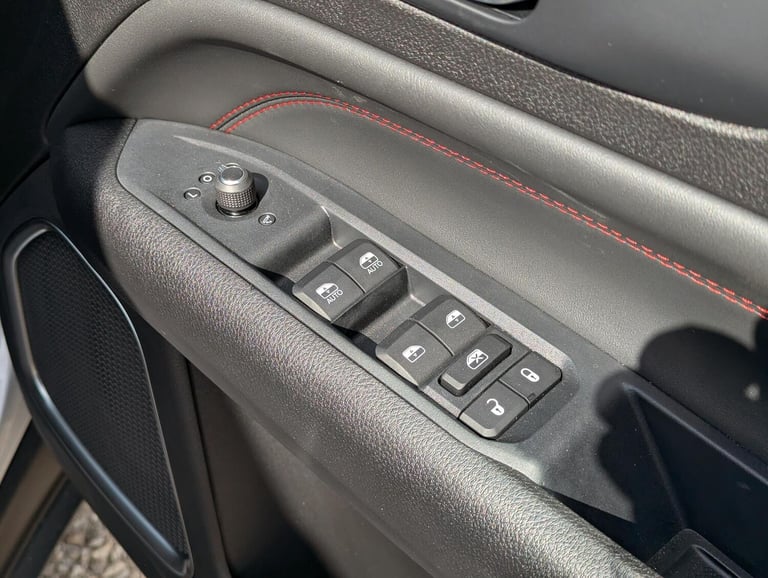 2025 Jeep Compass 1.3 GSE T4 11.4kWh Trailhawk SUV 5dr Petrol Plug-in Hybrid Auto 4xe Euro 6 ESTA...