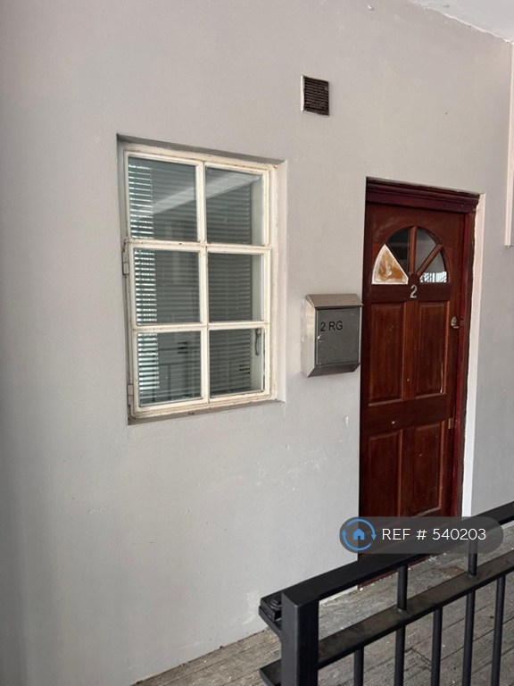 2 bedroom flat in Regent, Kettring, NN16 (2 bed) (#540203)