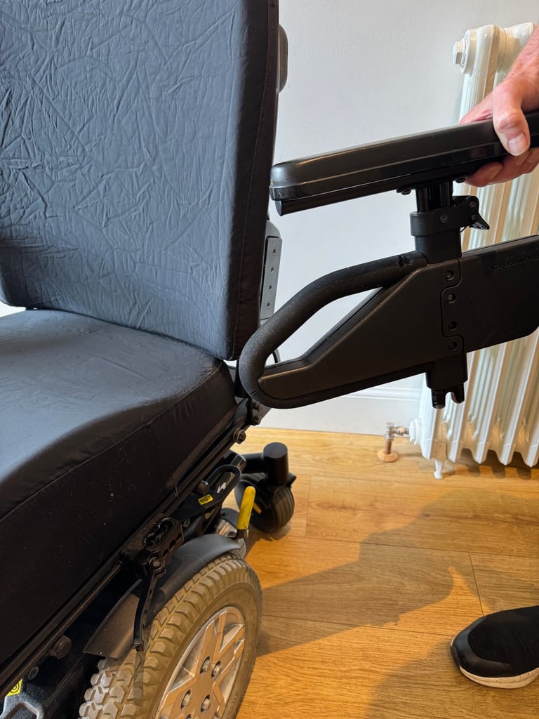 Quantum 6 Edge Power Chair mobility scooter