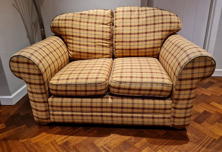 DELIVERY INCLUDED VGC JOHN LEWIS 2 seater classic style patterned fabric sofa 