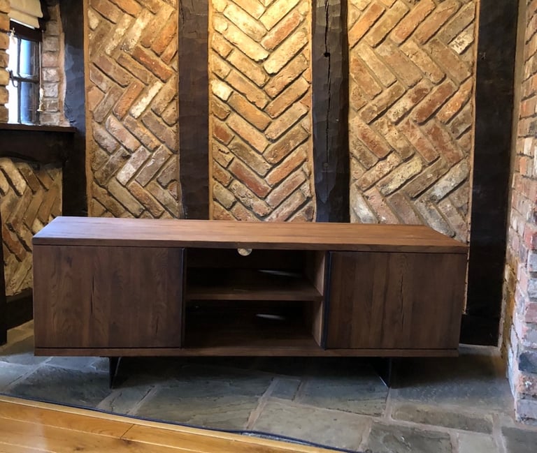 Stunning solid oak retro style large tv cabinet /stand