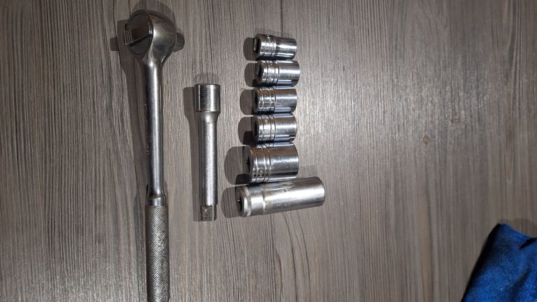 Ratchet /  Sockets / Extension. 