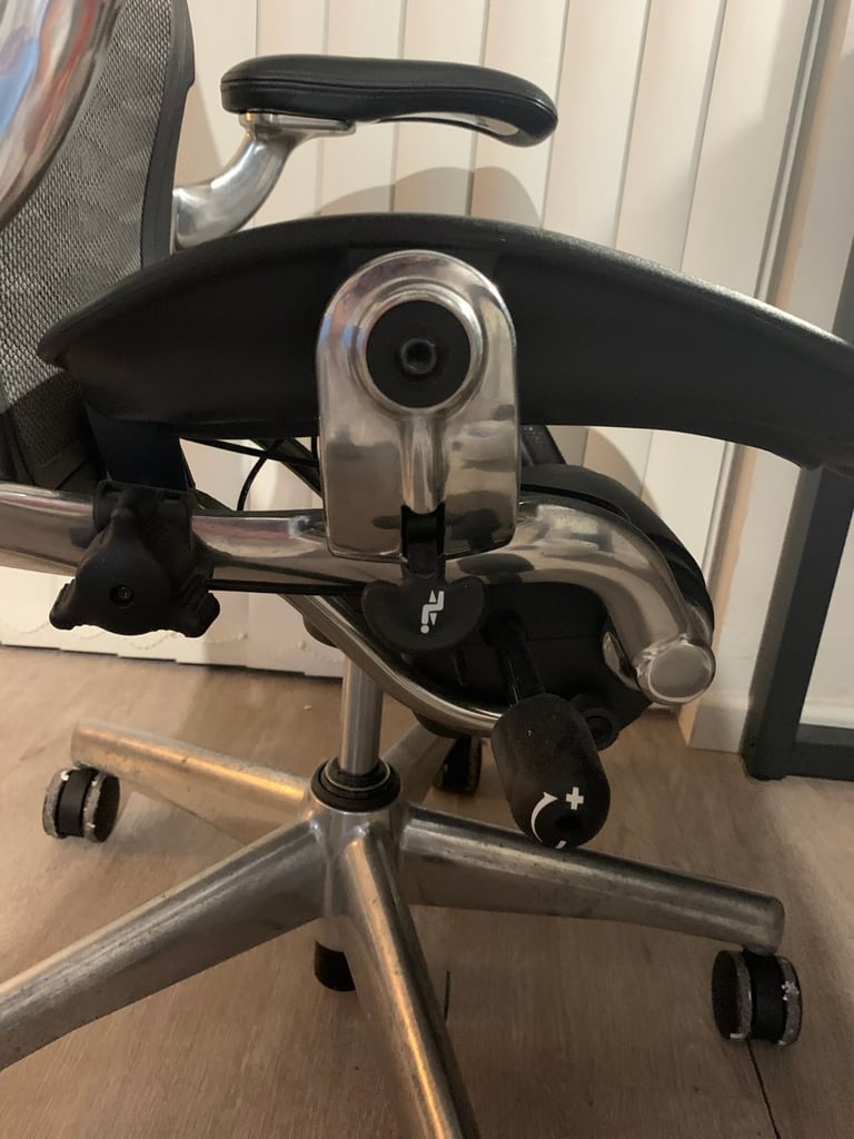 Desk chair, very comfortable, very good condition