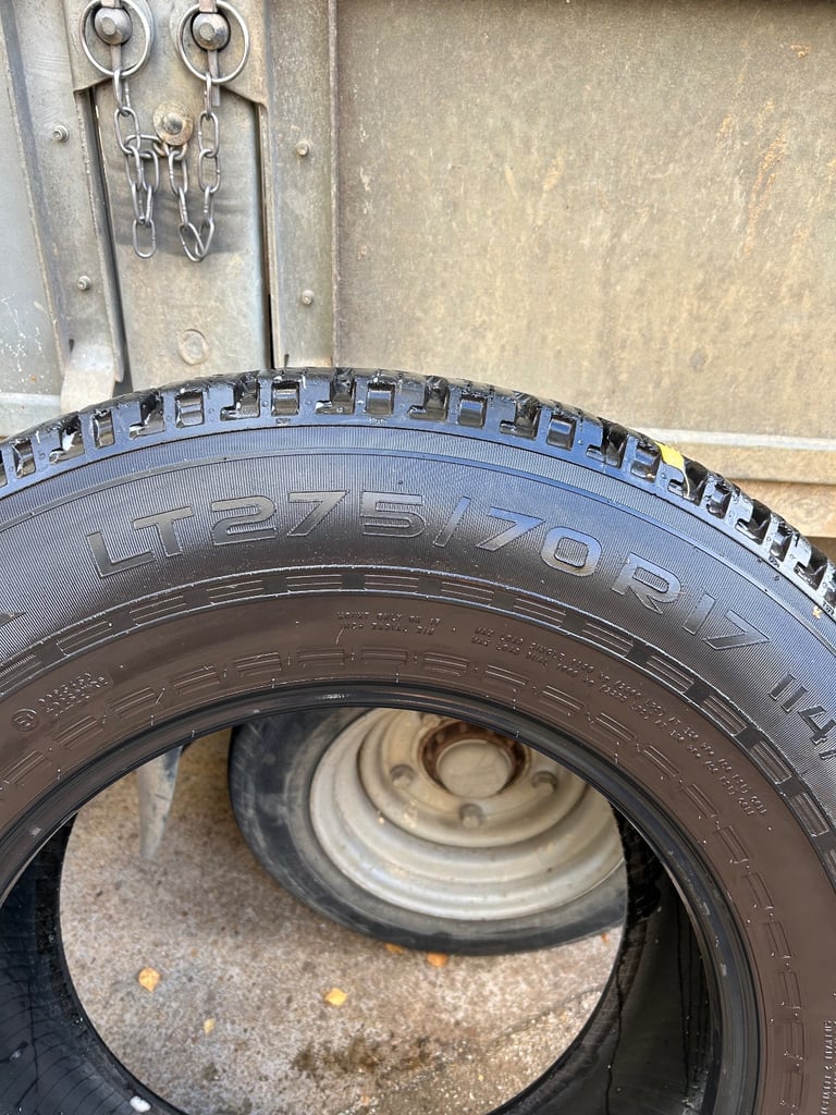 Nokian 275 / 70 / 17 tyres