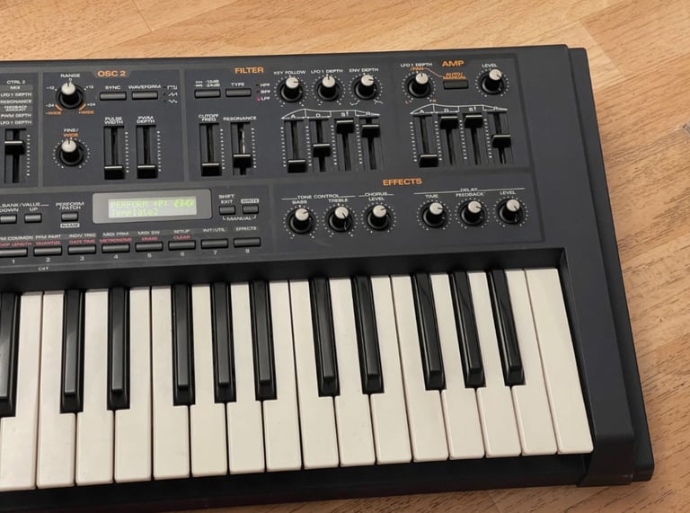 Roland JP8000 Analogue Modelling Keyboard Synthesiser The Classic SUPERSAW Synth
