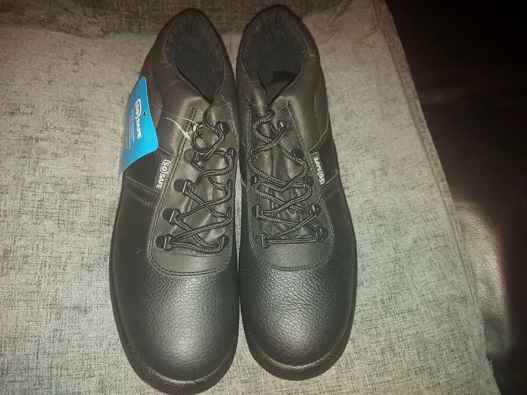 Mens Steel Toe SoSafe shoes