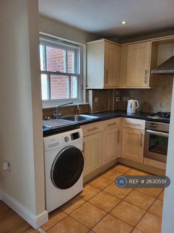 2 bedroom flat in Gainsborough Court, Sudbury, CO10 (2 bed) (#2630551)