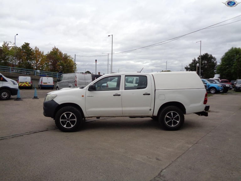 TOYOTA HILUX 2.5 D-4D HL2 White Manual Diesel 2012