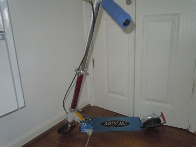 LIGHTWEIGHT KICK SCOOTER WITH HAND BRAKE