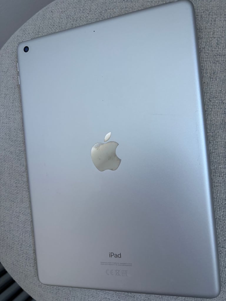 APPLE IPAD 8 10.2 INCH 32GB IOS18 WIFI - charger -can deliver