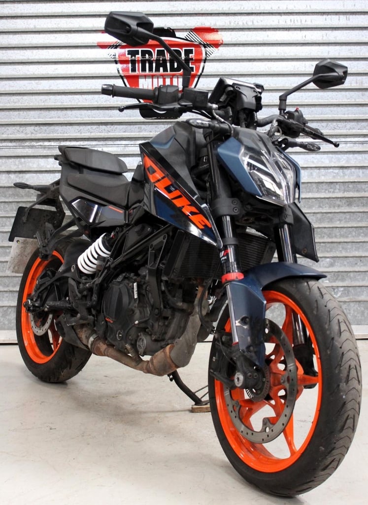 image for 2024 24 KTM DUKE 125 ABS LEARNER LEGAL TRADE SALE NEW SHAPE HPI CLEAR 9K BLUE
