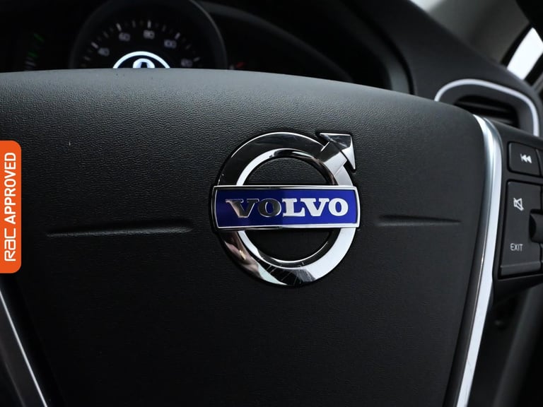 2016 Volvo V40 Cross Country 2.0 D2 Lux Hatchback 5dr Diesel Manual Euro 6 (s/s) (120 ps) Hatchba...
