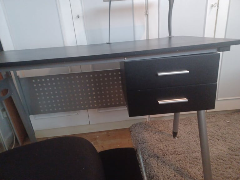image for Black desk and chair
