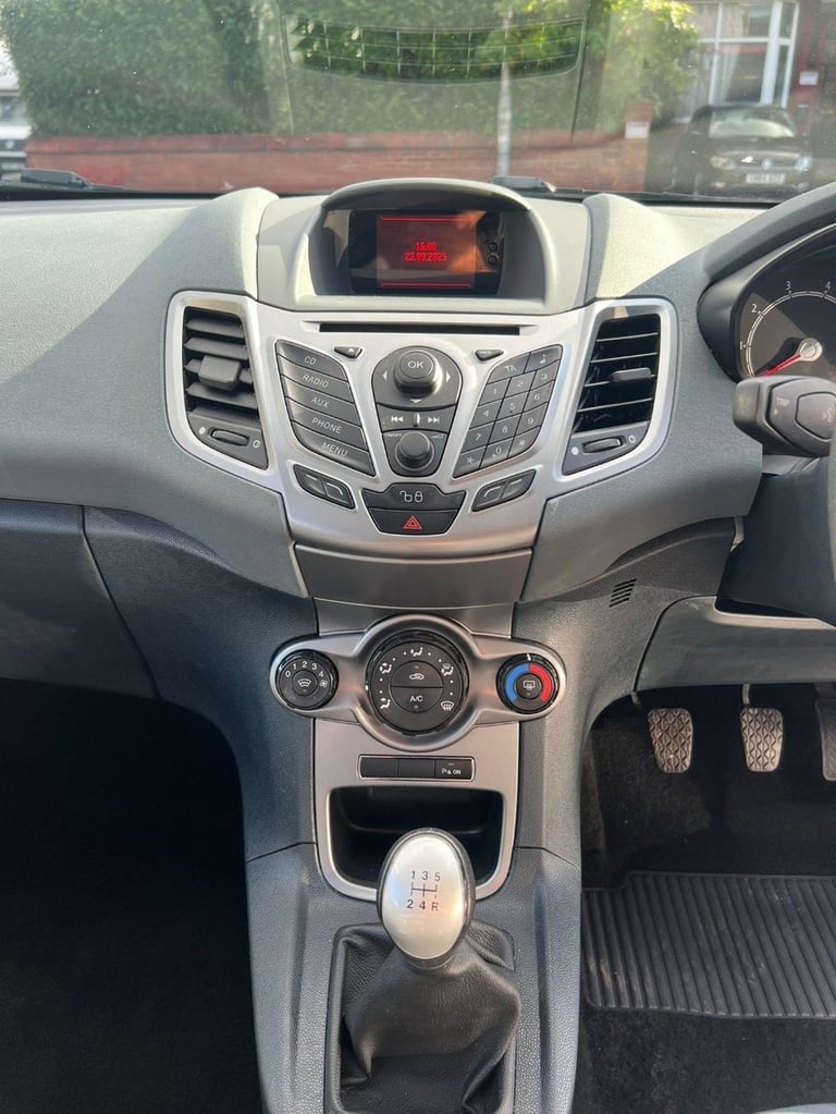 2009 Ford Fiesta 1.4 Style + Hatchback 3dr Petrol Manual (133 g/km, 94 bhp) Hatchback Petrol Manual