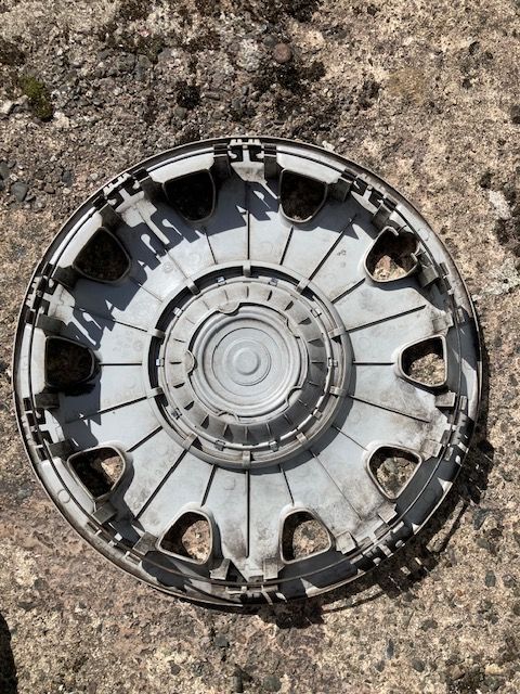 Volkwagen wheel trim chrome centre ring Part No 3B0 601 147 – 15” wheel