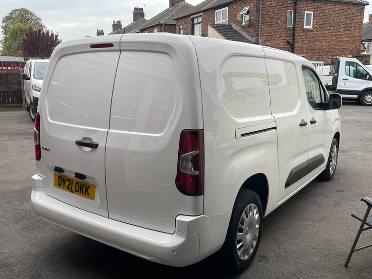 2021 Vauxhall Combo 2300 1.5 Turbo D 100ps H1 Sportive Van PANEL VAN Diesel Manual