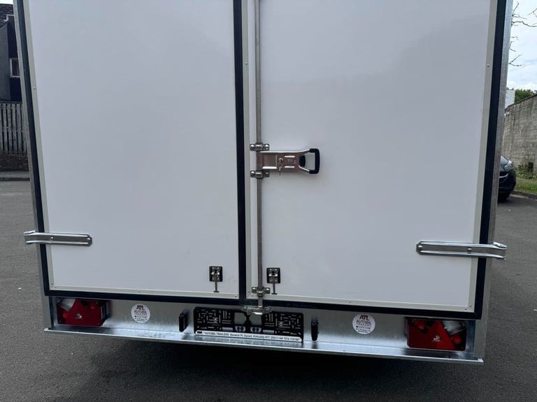 BRAND NEW 400CM X 200CM X 200CM TWIN AXLE BOX TRAILER WITH BARN DOORS 2700KG BRAKED
