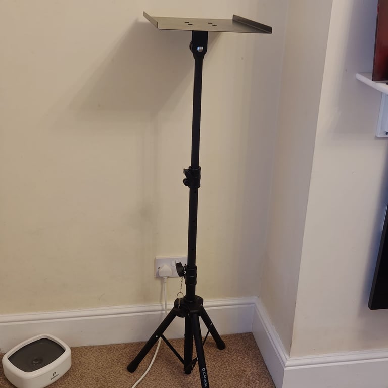 Projector Tripod Stand 51.5 in Height Laptop Stand For Movies DJ Adjustable