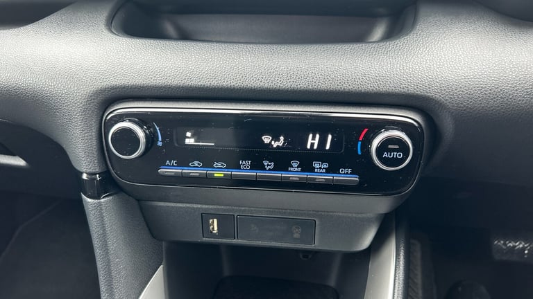 2022 Toyota Yaris 1.5 Hybrid Design 5dr CVT Hybrid Hatchback Hatchback Hybrid Automatic