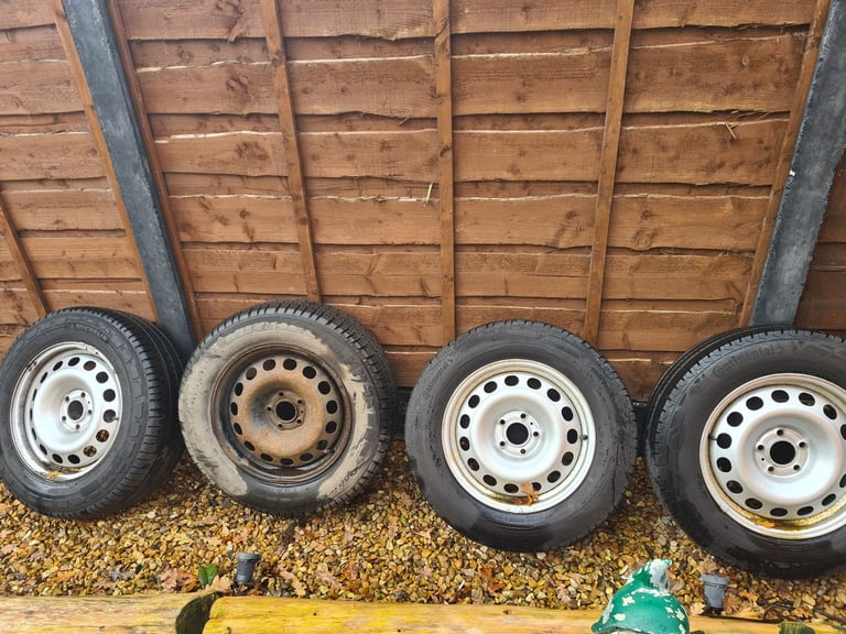 image for Vauxhall Vivaro wheels & tyres