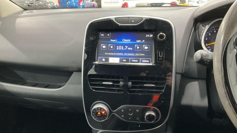 2015 Renault Clio 1.5 dCi Dynamique S Nav Auto Euro 6 5dr HATCHBACK Diesel Automatic