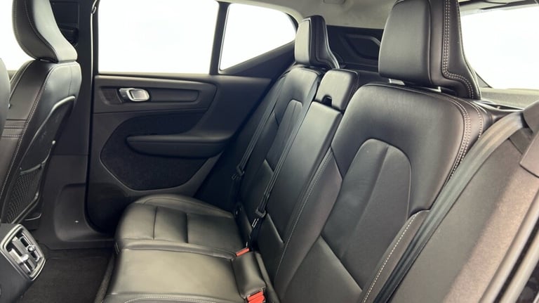 2021 Volvo XC40 Inscription, B4 mild hybrid (Rear Camera,  Black Leather Interior) Estate Petrol ...